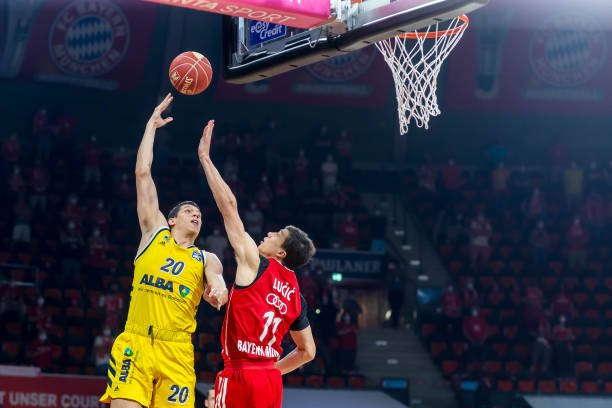 立竿见影 立竿见影